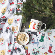 Charger l'image dans la galerie, Tasse dans une boite cadeau - Chat Noël