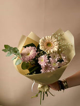Charger l'image dans la galerie, Bouquet de fleurs - Collation des Grades
