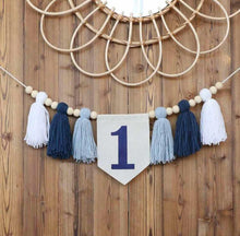 Charger l'image dans la galerie, Guirlandes ''1'' avec pompons de laine
